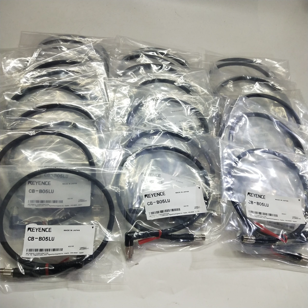 Good Quality KEYENCE CB-B05LU Extension Cables L-shaped Connectors Measurement Sensor