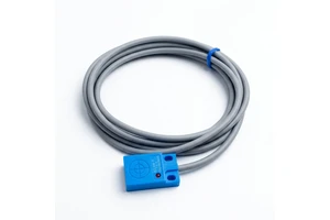 2 Meters PVC Cable Q18C Thin Square Housing Fast Response for Packaging Machinery Material Detection Capacitive Proximity Sensor