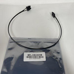 100% New and Original Mitsubishi Servo Communication Cable MR-J3BUS05M