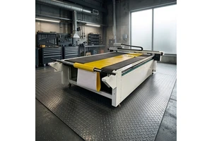 Automatic Die-Cutting Machine with Motor for Digital Flatbed Cutting of Yellow Thick Cardboard and Red Hardboard Packaging