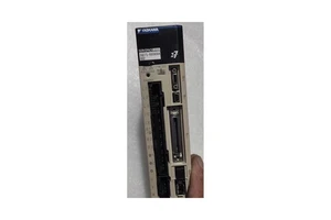 Yaskawa Three Phase Servo Driver SGDV-2R8A01A00200 IP40 220V 1kW Contactor Control in Working Condition