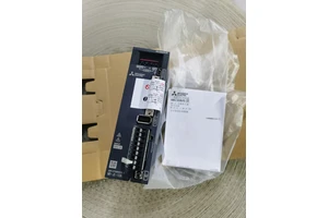 In Stock 100% New Original Mitsubishi Servo Drive MR-JE-10A MR-JE-20A MR-JE-40A MR-JE-70A MR-JE-100A MR-JE-200A MR-JE-300A