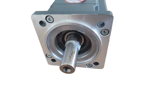Beckhoff AM8032-1D20-0000 2.38Nm Servo Motor Automation One Cable Multi Turn Feedback Smooth Shaft