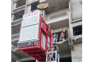 CE Certified Hoist Building Lifting Passenger & Material Hoist SC 200 Construction Hoist For Sale