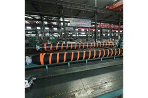 STS Transfer Marine Hose for Oil Chemicals Water Discharge Corrugated Design Steel Wire Reinforcement 20 Bar Pressure Cutting