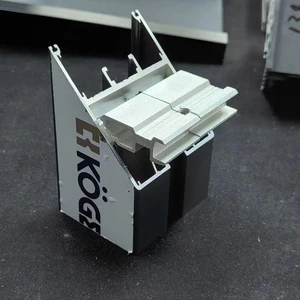 Modern Aluminium Durable Soundproof Corner Joint With Screw Installation For Hotel Home & Office Use