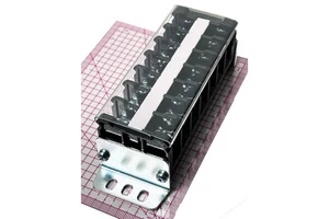 Wholesale Automotive Industrial High Current Brass Bolt Connection Terminal Block 600V40A Rail Professional 11-20 Termination