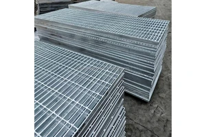 Customized Corrosion Resistant Metal Manhole Cover Steel Grating Durable High Load-Bearing Trench Cover