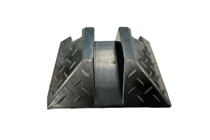 Factory Price Heavy Duty Safety End Cap Speed Bump Recycled Rubber Strong Construction Anti-Wear Design