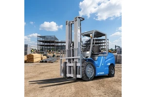 Liftron CPD35L Electric Forklift For Renewable Energy Projects And Equipment Handling Tasks