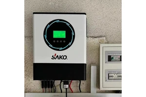 Discounted Price Dubai Stock SAKO 8KW 11KW 48V Dual MPPT Hybrid Solar Inverter RGB Dual PV Wifi On/Off Grid Hybrid Inverter