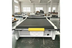 Precision Digital Flatbed Cutter Oscillating Knife Machine for Self-Adhesive Labels PP Hollow Sheet & 10mm Honeycomb