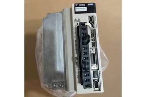 NEW YASKAWA SERVOPACK AC SERVO DRIVER SGDV-5R4D21A / SGDV-5R4D21A020000