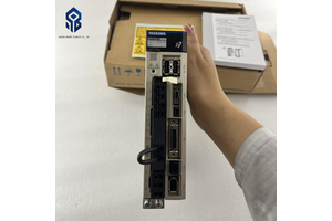 100% New Original YASKAWA AC SERVO Driver SGD7S-2R8A10A002 Warranty for 1 Year