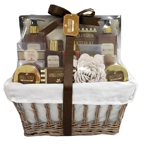 Fragrance Candle Exfoliating Basket Luxury Woman Goat Milk Eco Friendly Essentials Bath Gift Set
