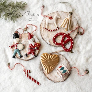 High Quality Iron Material Artificial Christmas Ball Hot-Selling Oval Shaped Indoor Festival Decoration Gift Mini Gift