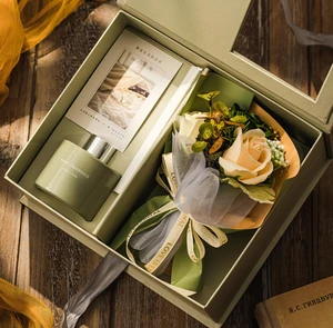 Valentine's Day Gift Flowers Aromatherapy with Hand Gift Bridesmaids Wedding Gift Box