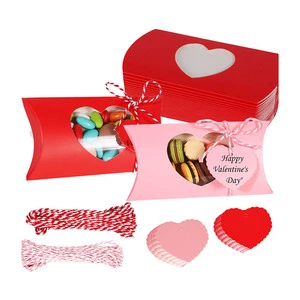 Valentine's Day Candy Pillow-shaped Box Comes with a Tag and a Cotton Rope, Suitable for Valentine's Day Parties.