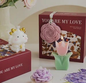Valentine's Day Full of Love Scented Candle Gift Set, a Small and Unique Romantic and Warm Home Gift for Girlfriend