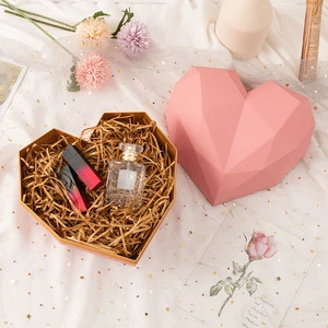Plastic Valentine's Day Heart Shape Box Custom Logo Gift Box With Lid for Flowers Chocolate