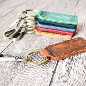 Ya406 Handmade Embossed Logo Fashion Crazy Horse Leather Key Chain Men Key Holder for Dad Father's Day Gift
