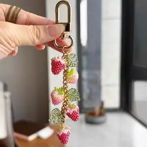 Eco-Friendly Customizable Simple Beaded Strawberry Animal Pattern Keychain Gold Shell Clasp Bag Charm Whimsy Art Craft