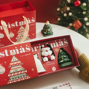 Handmade Soy Wax Christmas Holiday Aromatherapy Candle Gift Box with Fragrance and Decorative Ornaments