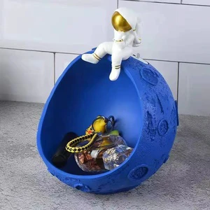 Resin Crafts Astronaut Ornaments Creative Desktop Astronaut Key Storage Living Room New Year Decoration Wholesale