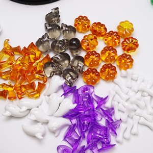 Wholesale Halloween Supplies Halloween Skeleton Shape Mix Items Acrylic Gem Beads Rocks for Halloween Decoration Table Scatters