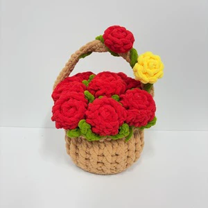 New Handmade Crocheted Flower Basket With Artificial Roses Office Car Gift Holiday Decoration Portable Mini Rose Basket