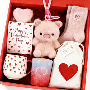 CH New Arrival Mother's Day Valentine's Day Personalized Gift Pink Doll Socks Long Lasting Candle Set