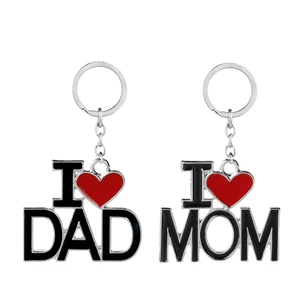 Low MOQ Custom Logo Heart Charm Zinc Alloy Keychains Father's Day Souvenir 'I Love You DAD MOM PAPA MAMA' Inscription Waterproof