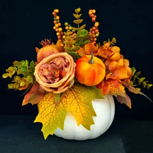 Customized Thanksgiving Harvest Festival table and counter decoration ornaments made of realistic pumpkins
