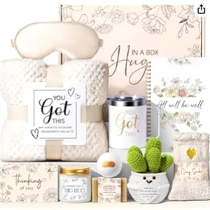 Elegant Mother's Day Spa Gift Basket with Scented Candle, Bath Bomb, Body Lotion, and Eye Mask - Women