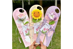 Mother's Day Woolen Flower Bouquet Gift Hand-knitted Carnation Artificial Flower Knitted Flower Arrangement Finished Product