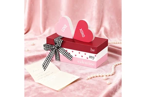2PCS pink heart wooden centerpiece printed with /XOXO. Perfect for Valentine's dinners, dates & romantic gifts