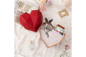 Valentines Day Gift 2024 Romantic Preservation Gorgeous Plastic Red Heart Shape Gift Box for Mom Day