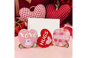 In-stock Valentine's Day heart-shaped hugging banners, wedding table decorations, and wooden handicrafts.