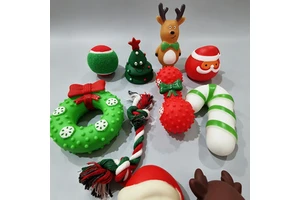 OEM Eco-Friendly Vinyl Squeaky Dog Toy for Aggressive Chewers Cartoon Durable Interactive Chew Toy Christmas Wholesale