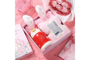 Wholesale Cup and Towel Set for Valentine's Day for Romantic Gifts and Business Promotions for Back to School