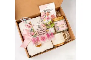 Mother's Day Giveaway Gift Set Cozy Blanket Scented Candle Acrylic Decor Mom Relaxation Gift Box Birthday Gifts Women