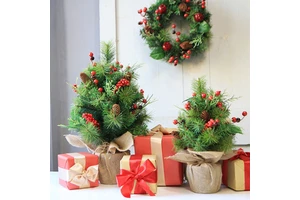 Professional Producter Lifelike Artificial Small Christmas Tree with Realistic Branch Decor Your Home Into a Festive Wonderland