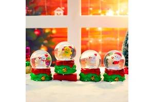 Christmas gifts: Riding Deer Jingle, mini crystal balls, student festival gifts, creative decorative items, glowing wholesale