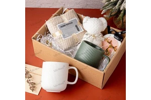 Hot Sale Custom Ceramic Coffee Cup & Towel Set Creative Business Gift Set for Birthday Christmas Souvenir Wedding Guests