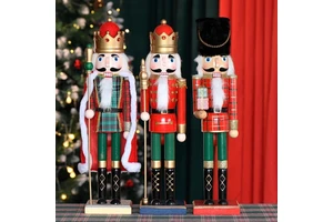Traditional Design Nutcracker Plaid 50cm Wooden King Nutcracker For Decoration