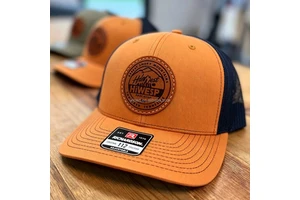 Custom Embroidery Leather Patch Breathable Mesh Trucker Cap 6 Panel Baseball Cap Trucker Hats Custom Gorras Richardson Hats 112