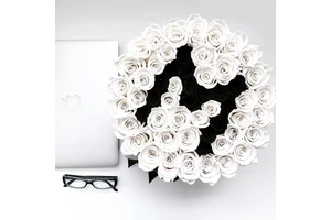 Flower Mothers Day Gift Set Hand Made Mother Day Gift Mothers Day Natural Eternal Prserved Rose for Women Carton Box OEM ODM 4-6 Cm