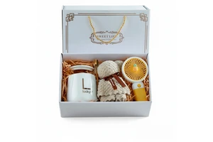 Valentine's Day Wedding Gifts Personalized Souvenirs & Birthday Gift Sets for Women Bridesmaids & Guests for Weddings Birthdays