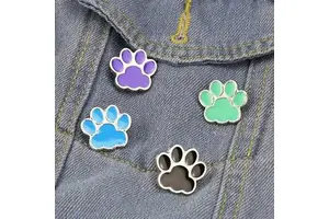 China Factory Custom Cartoon Cat Metal Pins Colorful Anime Enamel Pins for New Year Halloween & Anniversaries Casting Technique