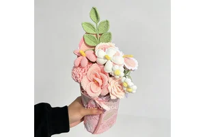 Handmade Crochet Flower Bouquet Knitted Finished Yarn Roses Flowers Gift Box for Mother's Day Valentine's Day Home Decor